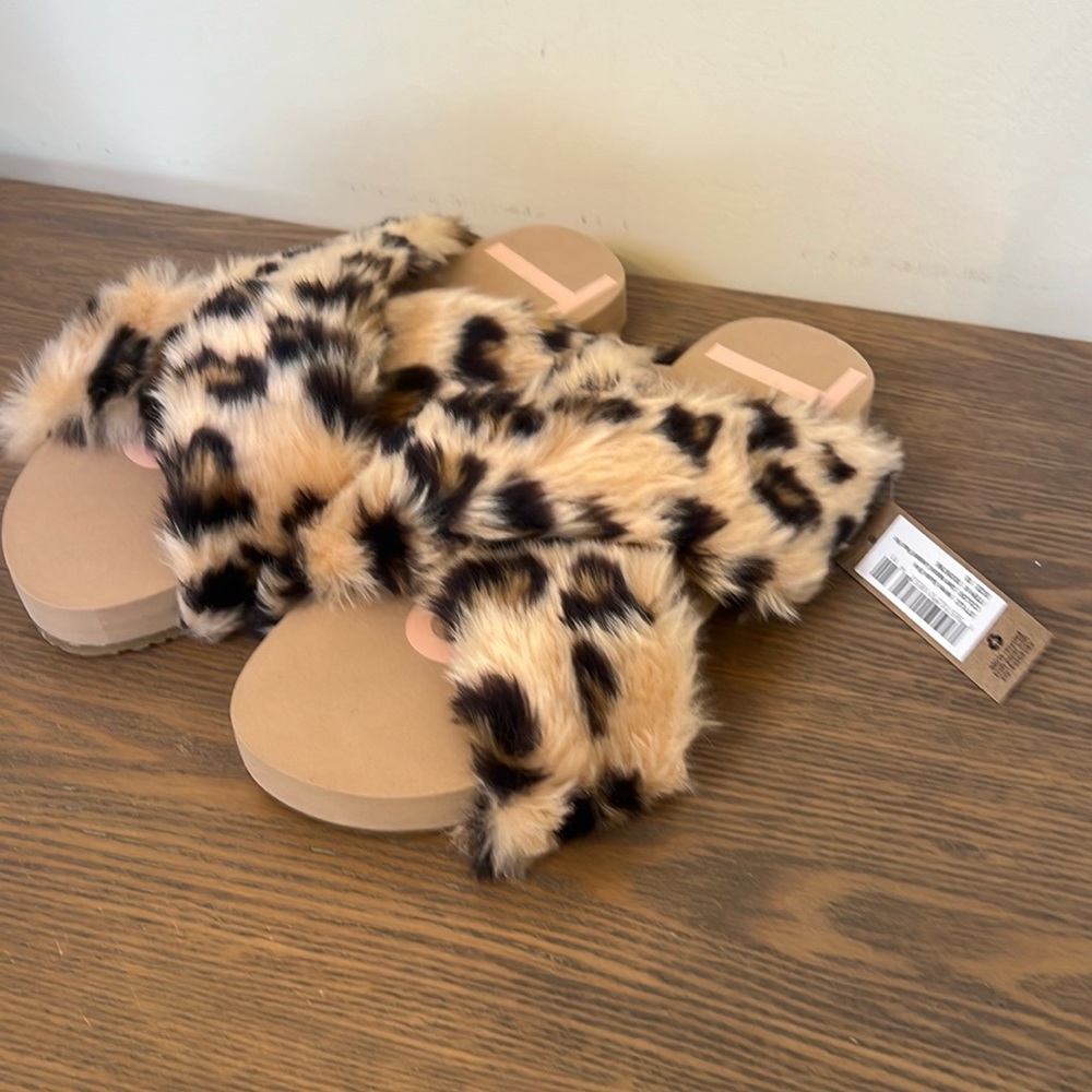 NEW TOMS Susie Eva Faux Fur Vegan Slipper Size 10